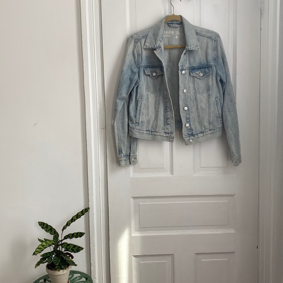 Gap | Light Denim Jean Jacket - Picture 1 of 8